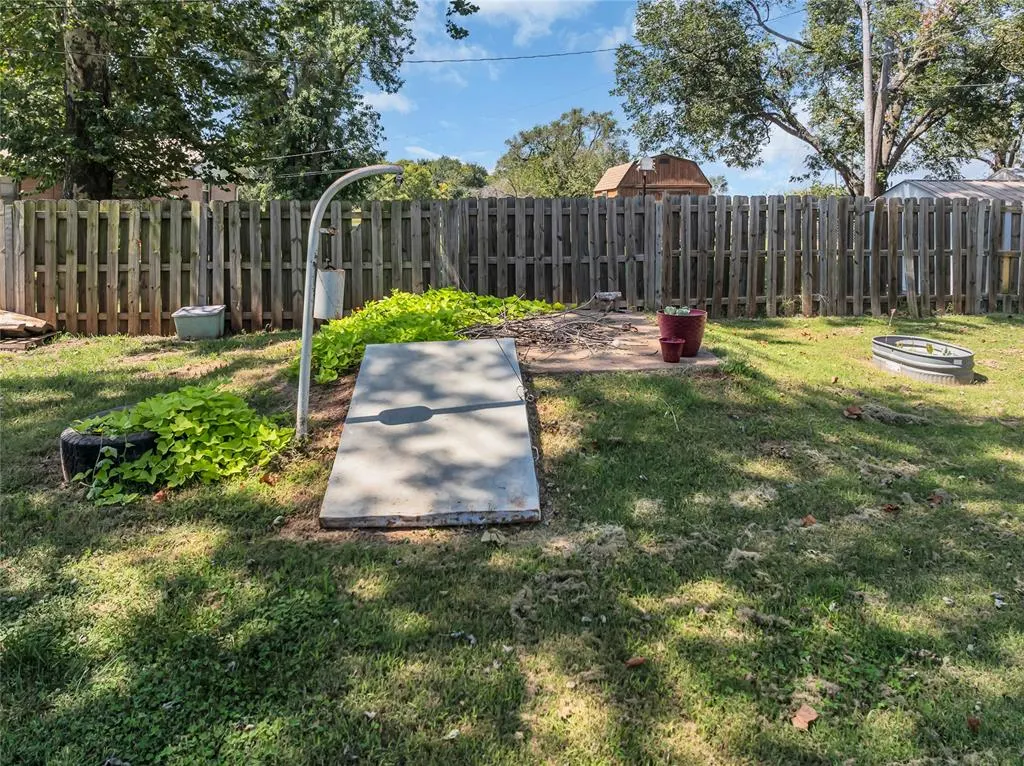 Photo 27 — 910 2nd Street, Maysville, OK 73057