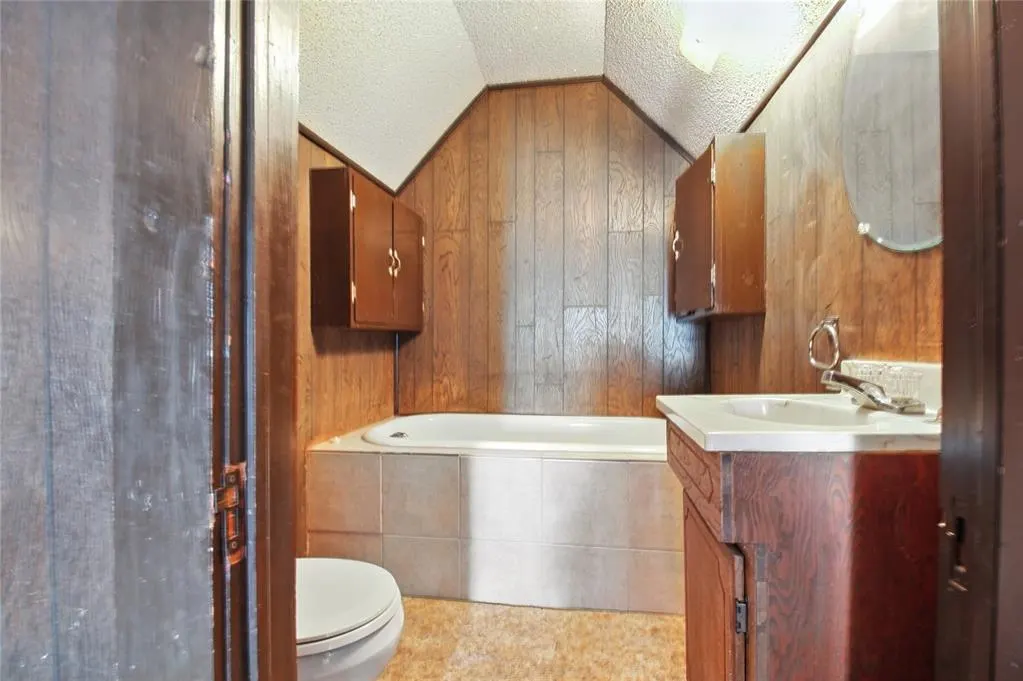 Photo 20 — 107 S Broadway Avenue, Hobart, OK 73651