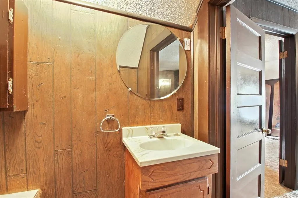 Photo 21 — 107 S Broadway Avenue, Hobart, OK 73651