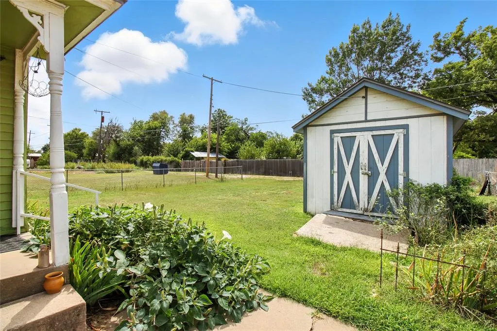 Photo 24 — 107 S Broadway Avenue, Hobart, OK 73651