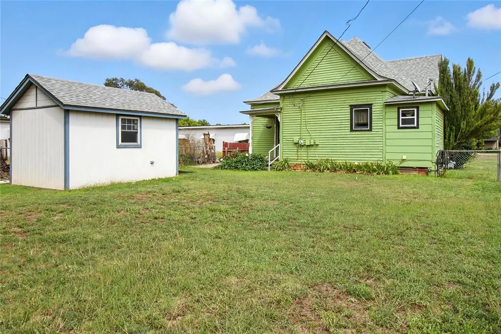Photo 25 — 107 S Broadway Avenue, Hobart, OK 73651