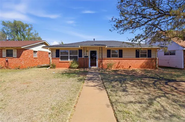 Photo 2 — 310 N Park Road, Hobart, OK 73651