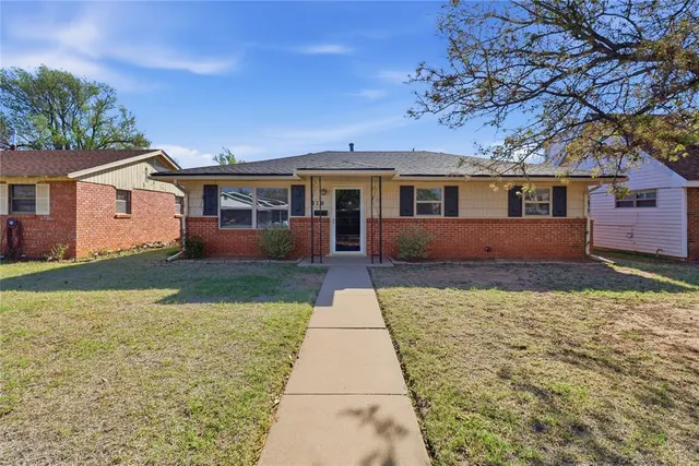 Photo 3 — 310 N Park Road, Hobart, OK 73651