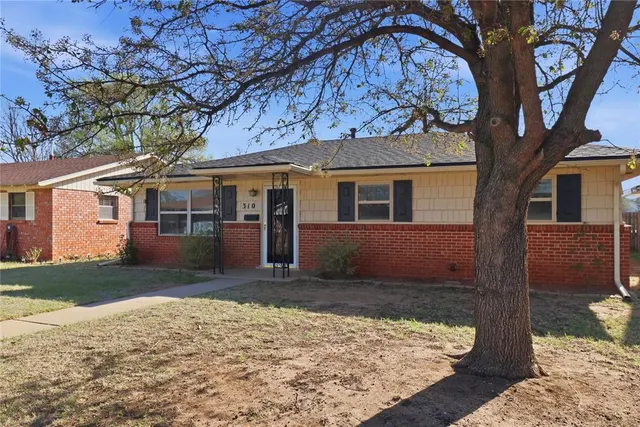 Photo 4 — 310 N Park Road, Hobart, OK 73651