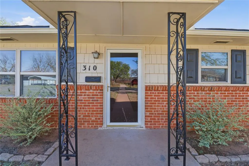 Photo 6 — 310 N Park Road, Hobart, OK 73651