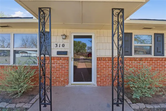 Photo 6 — 310 N Park Road, Hobart, OK 73651