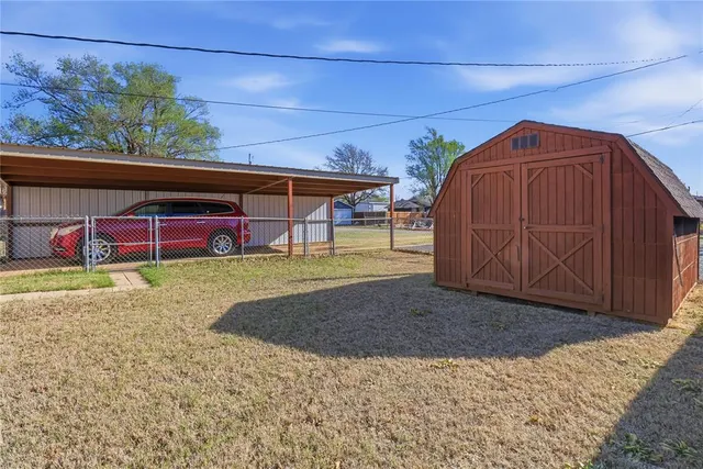 Photo 8 — 310 N Park Road, Hobart, OK 73651