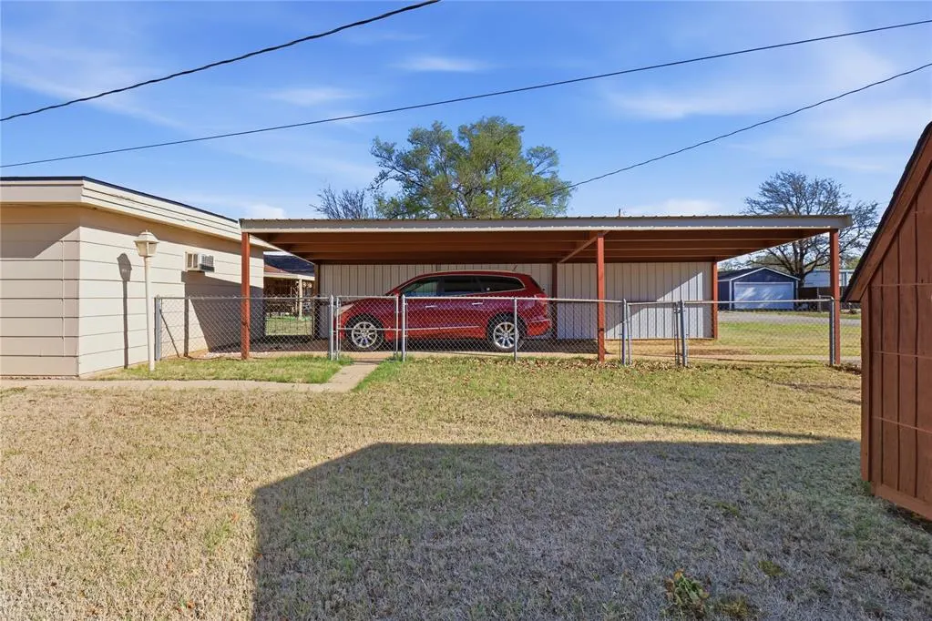 Photo 11 — 310 N Park Road, Hobart, OK 73651