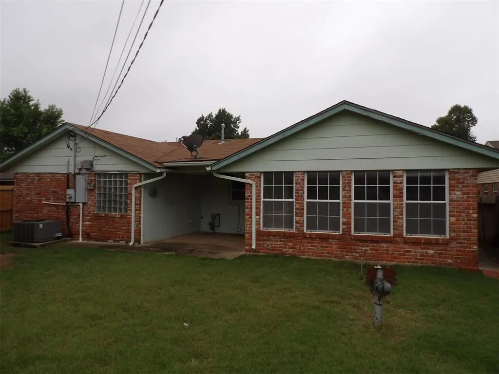 Photo 13 — 2524 N Hammond Avenue, Oklahoma City, OK 73127