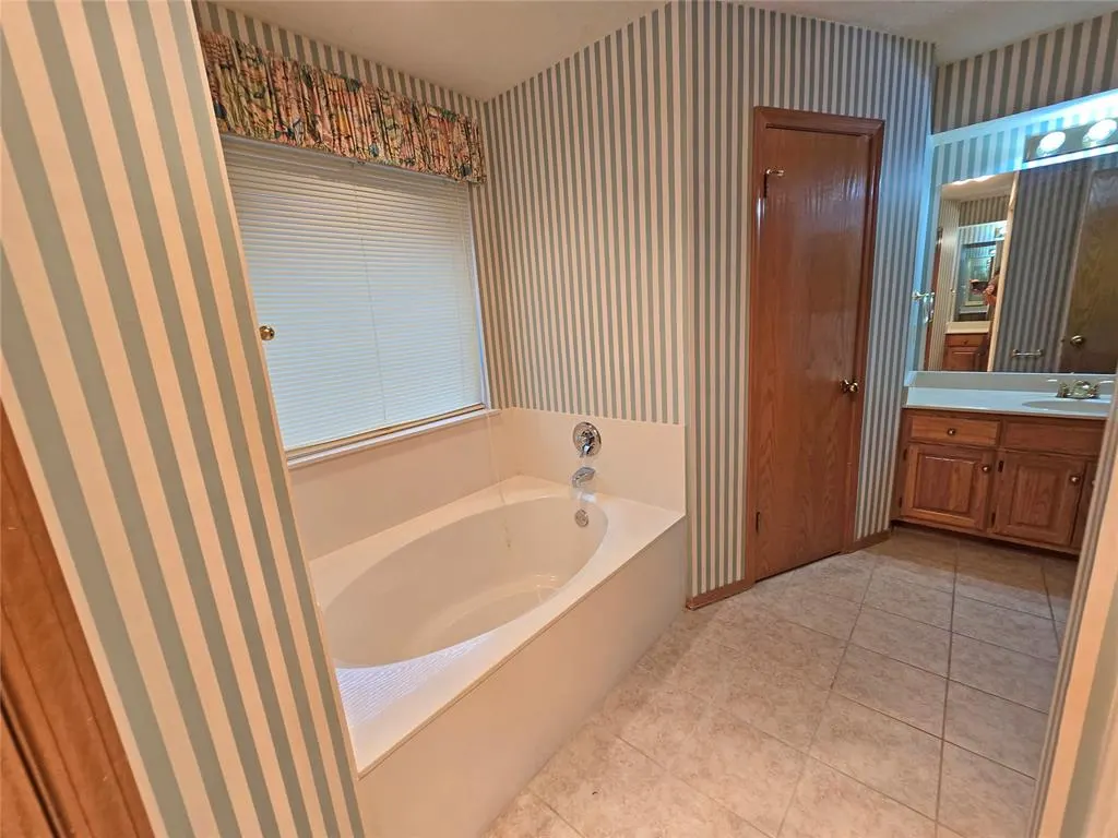 Photo 18 — 11604 Walters Avenue, Oklahoma City, OK 73162