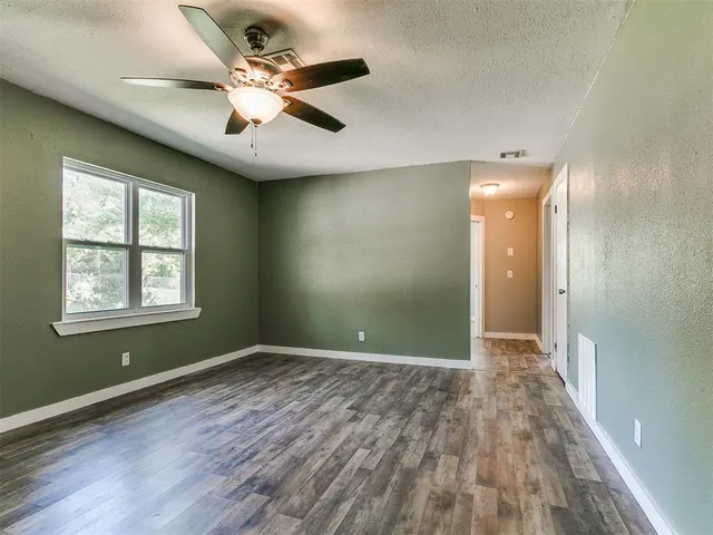 Photo 3 — 2705 Valley Drive, Choctaw, OK 73020