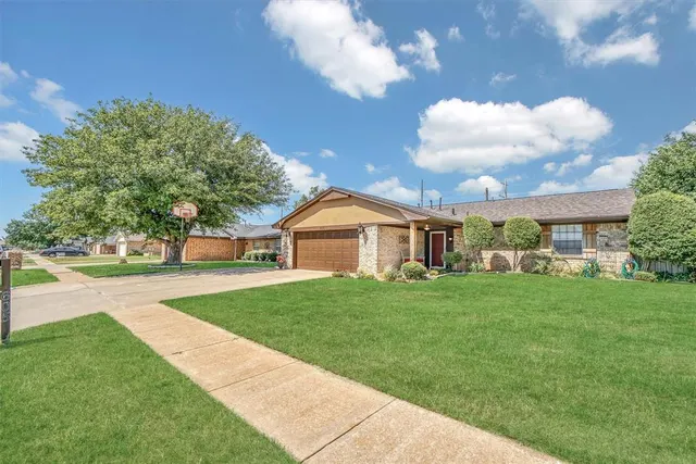 Photo 3 — 605 Comanche Trail, Altus, OK 73521