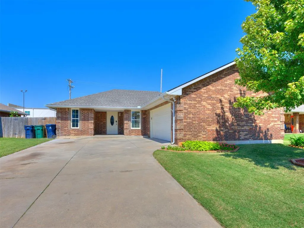 Front exterior — 613 NE 85th Street, Oklahoma City, OK 73114