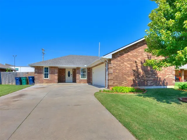 Front exterior — 613 NE 85th Street, Oklahoma City, OK 73114
