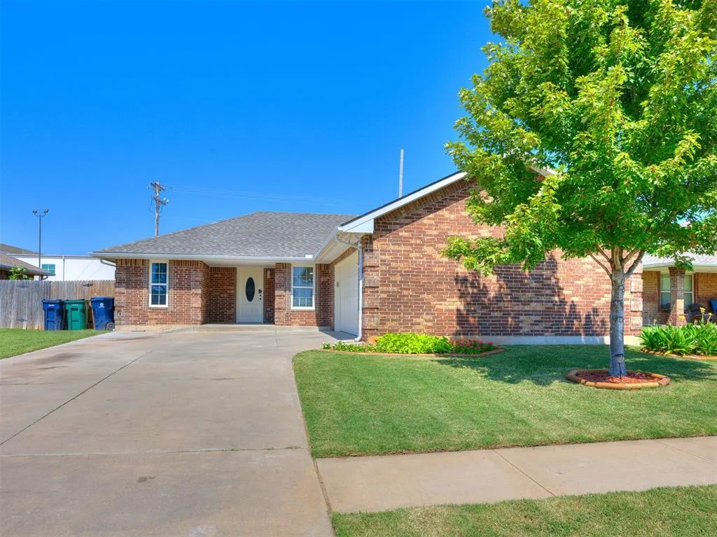 Photo 3 — 613 NE 85th Street, Oklahoma City, OK 73114