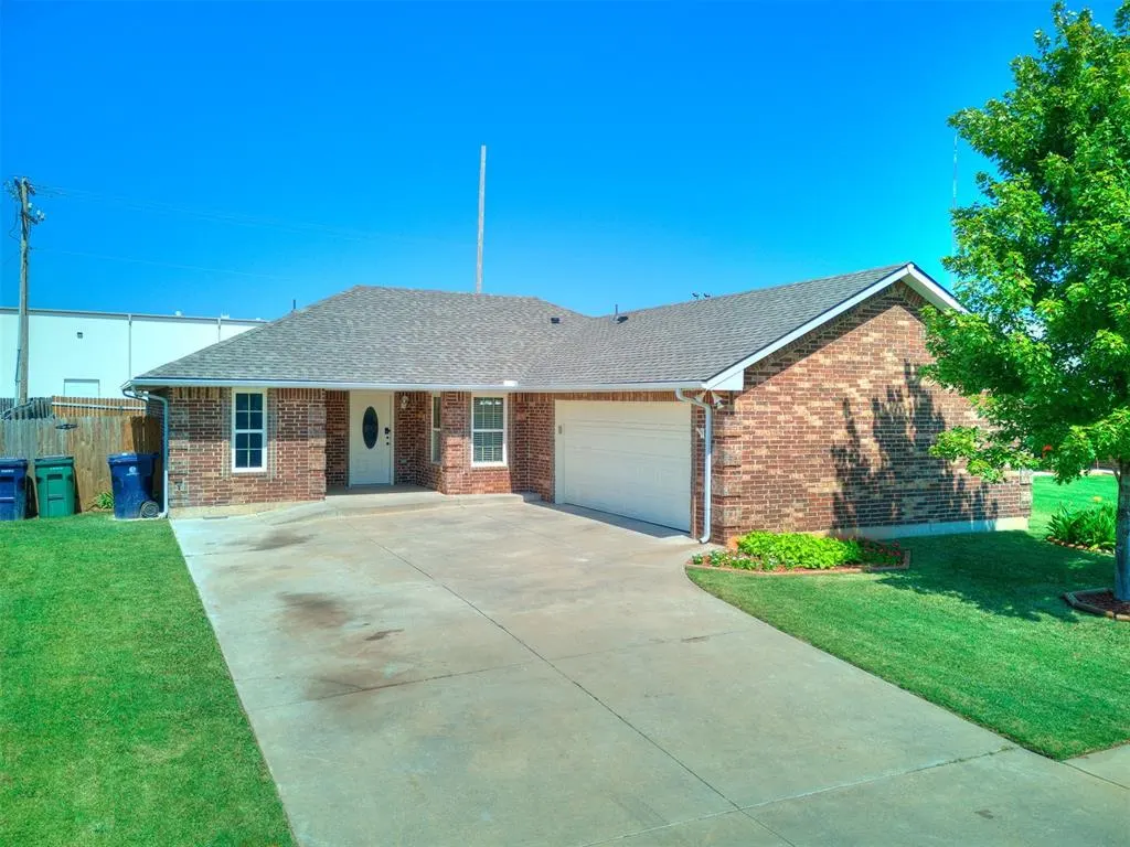 Photo 4 — 613 NE 85th Street, Oklahoma City, OK 73114