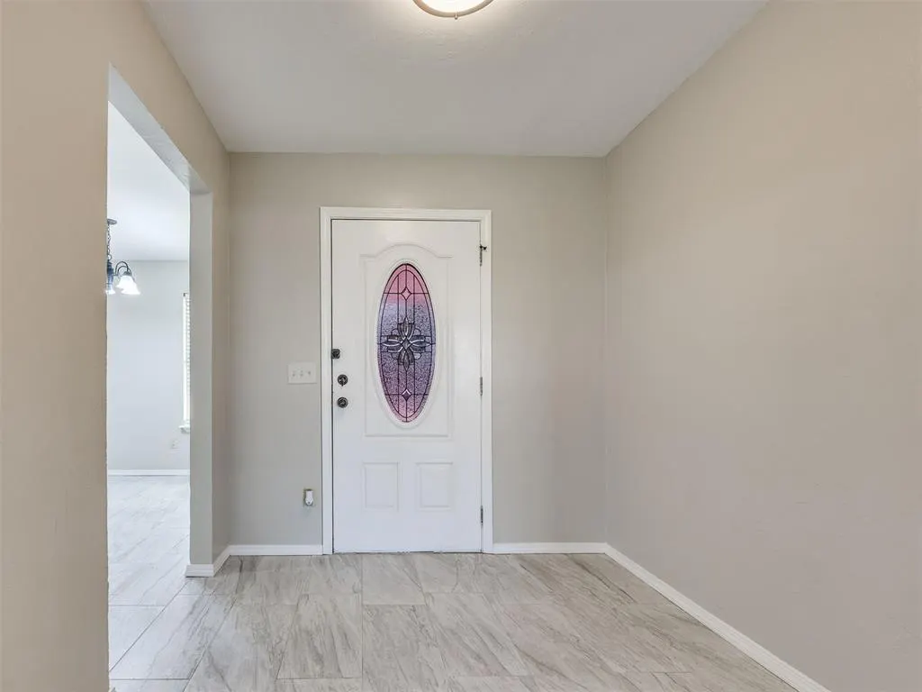Photo 8 — 613 NE 85th Street, Oklahoma City, OK 73114