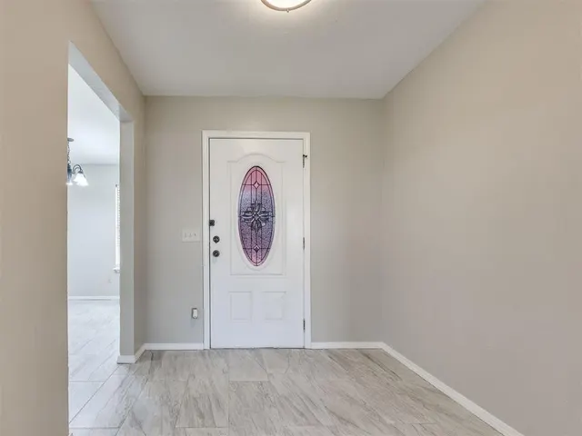 Photo 8 — 613 NE 85th Street, Oklahoma City, OK 73114