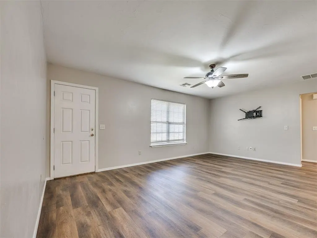 Photo 17 — 613 NE 85th Street, Oklahoma City, OK 73114