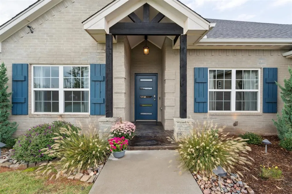 Photo 2 — 9917 Whitney Court, Choctaw, OK 73020