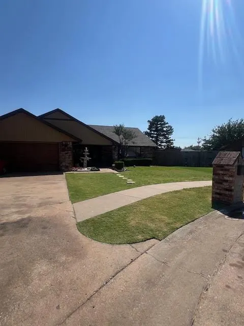 Photo 2 — 1330 HILL CROSS Court, Oklahoma City, OK 73159