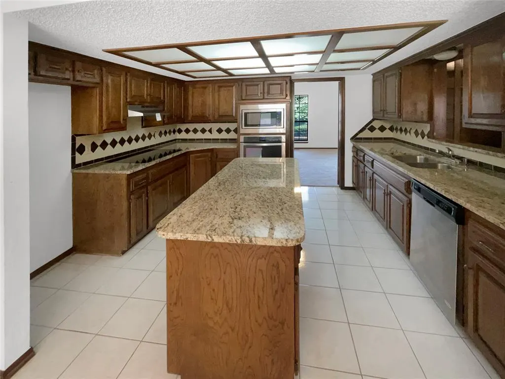 Photo 11 — 4044 Spyglass Road, Oklahoma City, OK 73120