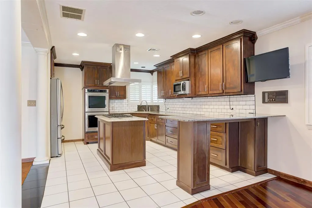 Photo 16 — 3708 NE Kings Row, Forest Park, OK 73121