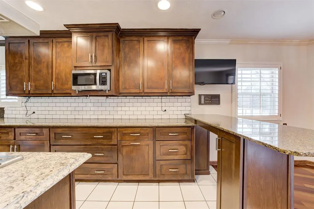 Photo 17 — 3708 NE Kings Row, Forest Park, OK 73121