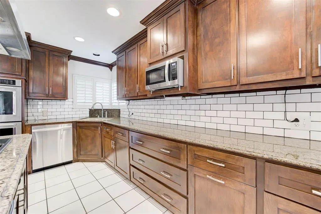 Photo 18 — 3708 NE Kings Row, Forest Park, OK 73121