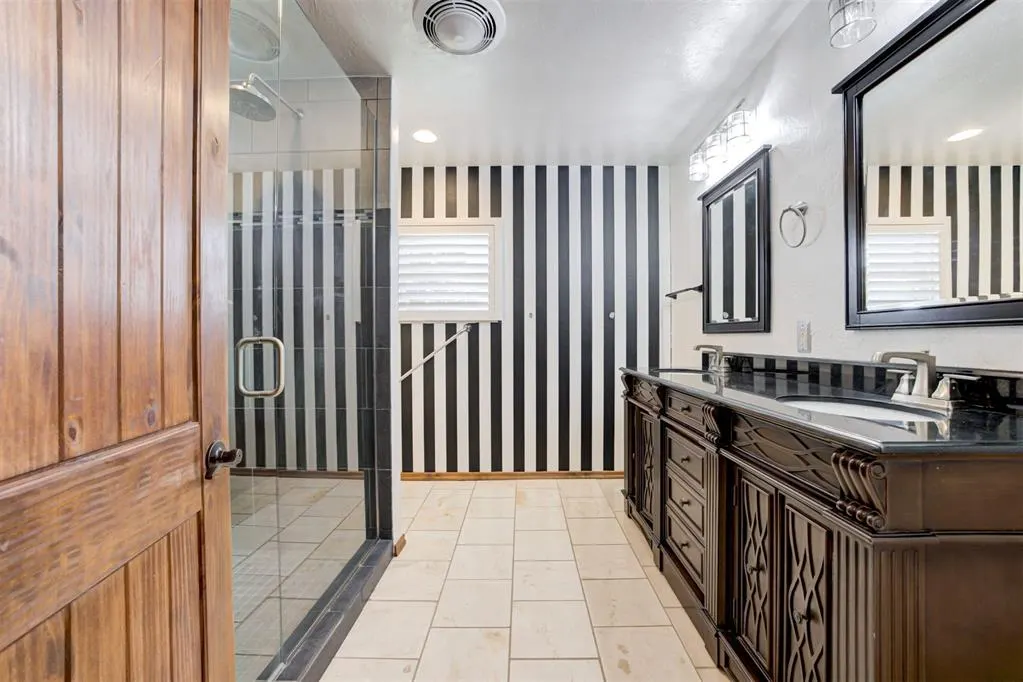 Photo 27 — 3708 NE Kings Row, Forest Park, OK 73121