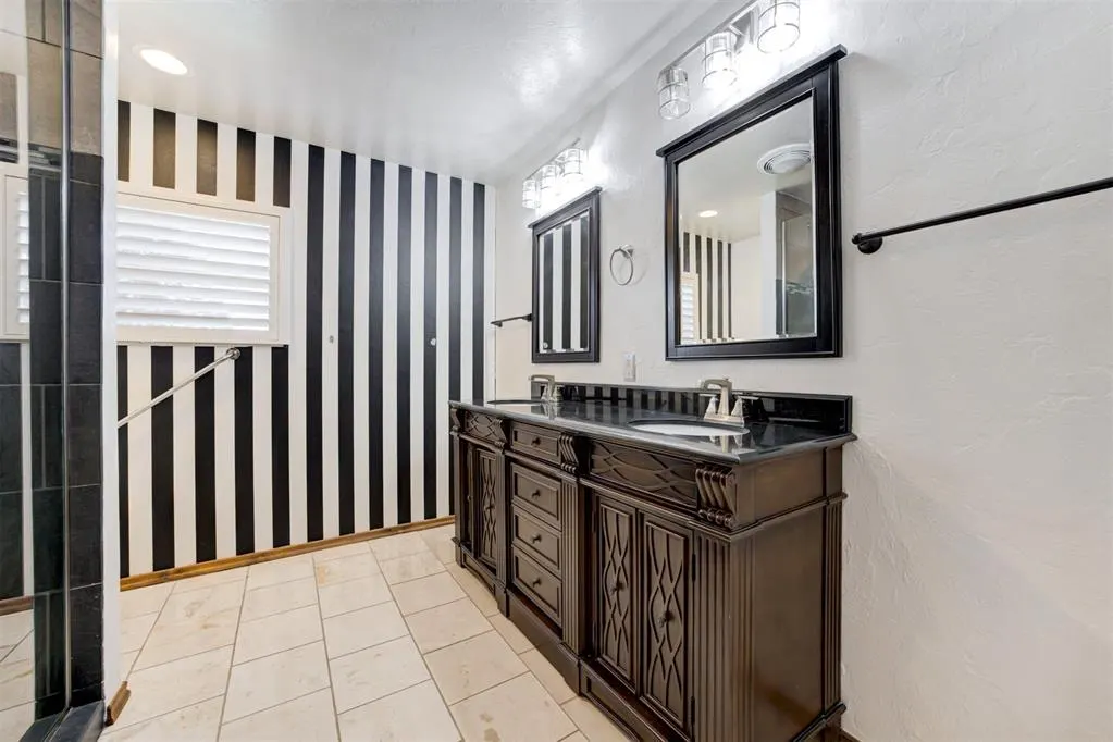 Photo 28 — 3708 NE Kings Row, Forest Park, OK 73121