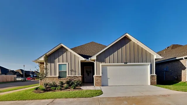 Photo 2 — 6925 Labelle Drive, Warr Acres, OK 73132