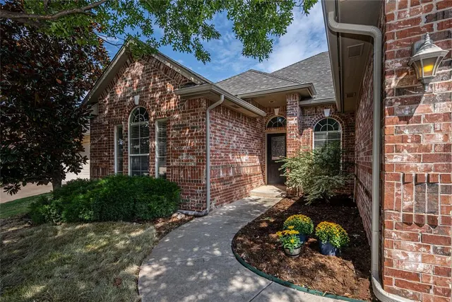 Photo 3 — 1725 Shady Court, Edmond, OK 73003