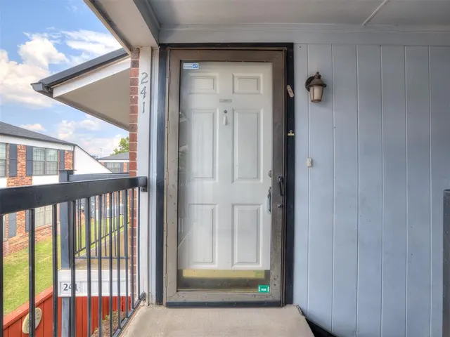 Photo 4 — 3003 River Oaks Drive 241, Norman, OK 73072