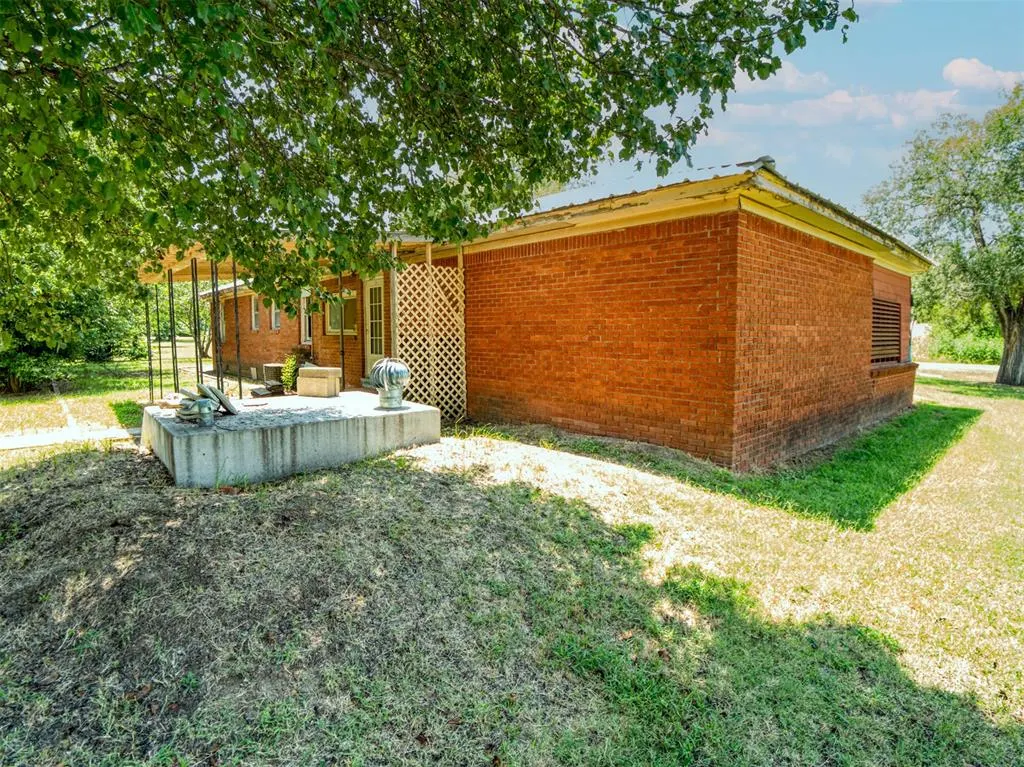 Photo 3 — 414 S 3rd Street, Byars, OK 74831
