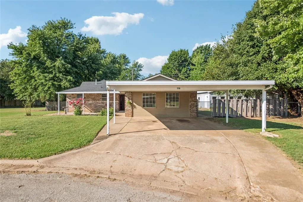 Photo 3 — 719 NW Belle Drive, Minco, OK 73059