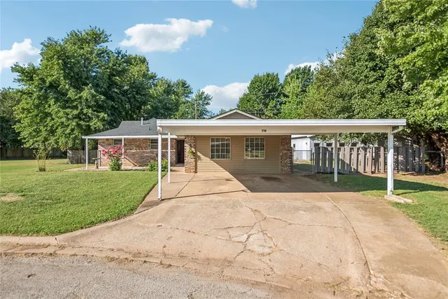 Photo 3 — 719 NW Belle Drive, Minco, OK 73059