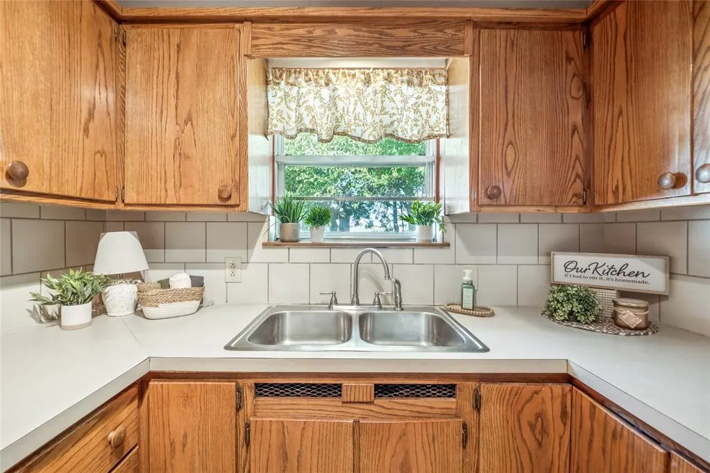 Photo 12 — 719 NW Belle Drive, Minco, OK 73059