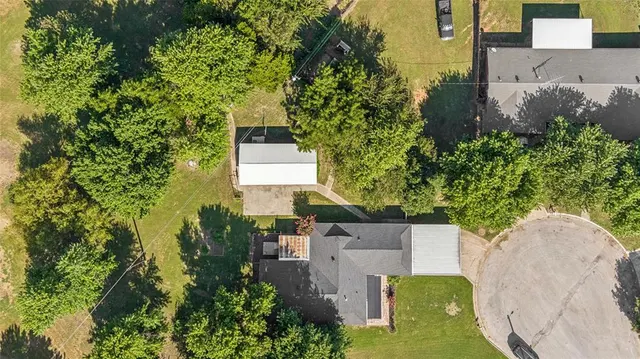 Photo 2 — 719 NW Belle Drive, Minco, OK 73059