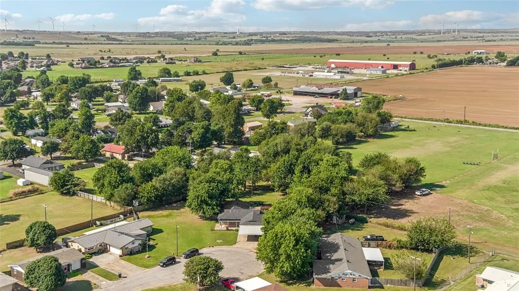Photo 39 — 719 NW Belle Drive, Minco, OK 73059