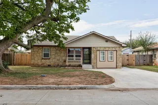 Sold home at 204 E Coe Drive