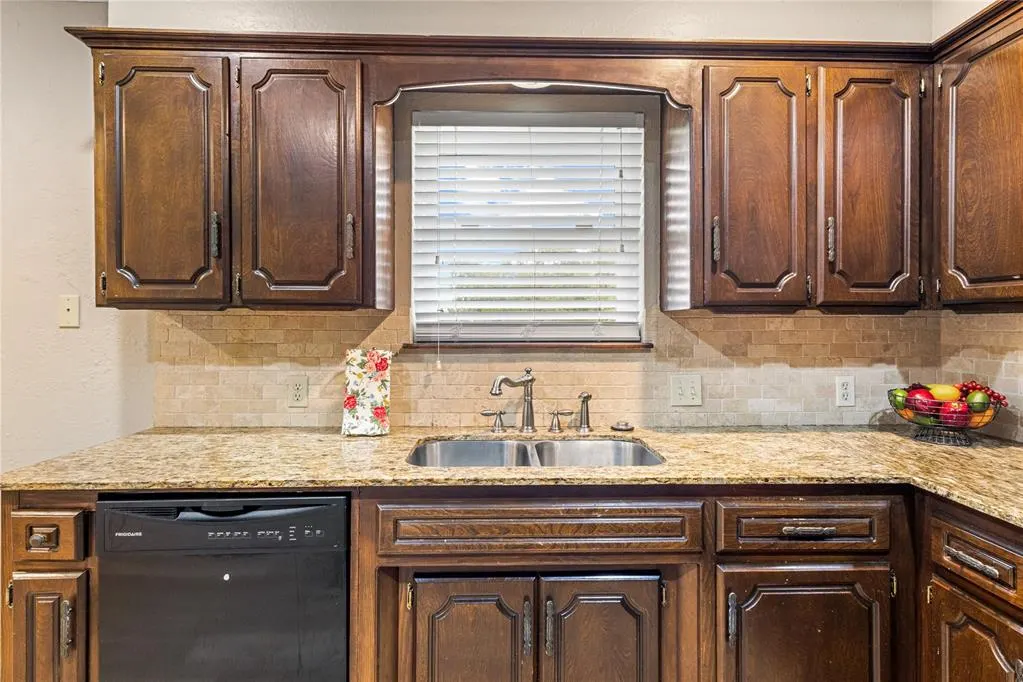 Photo 11 — 171 Circle Drive, Weatherford, OK 73096