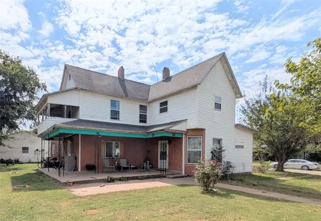 Front exterior — 521 W Collge Avenue, Blackwell, OK 74631