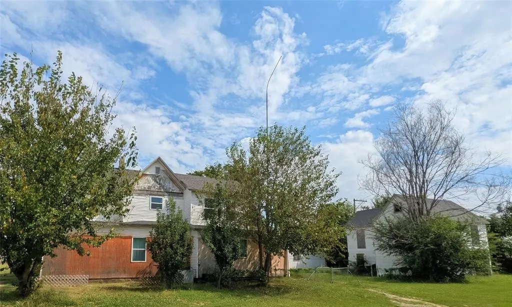 Photo 3 — 521 W Collge Avenue, Blackwell, OK 74631