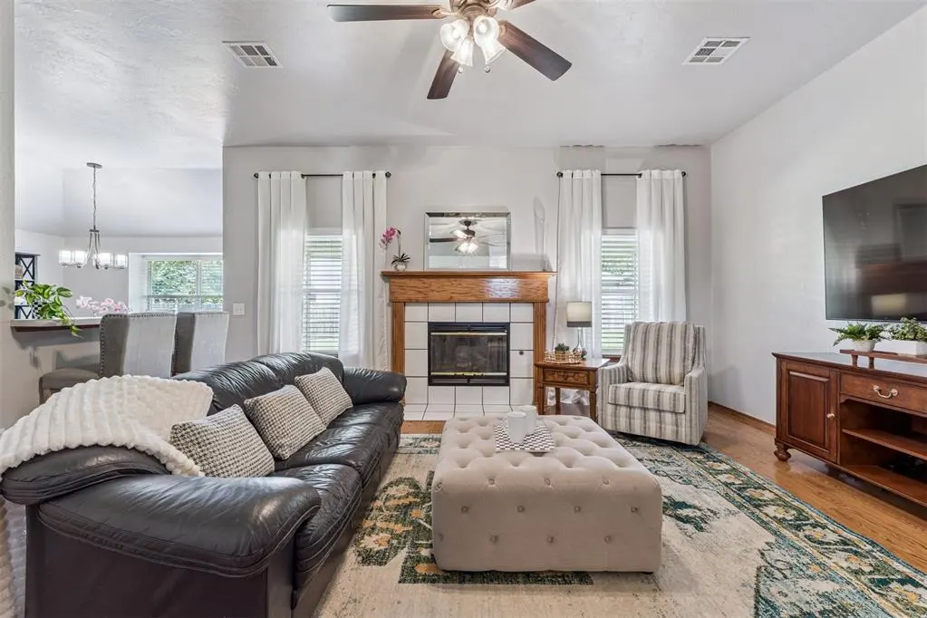 Photo 4 — 2105 Cedar Meadow Lane, Edmond, OK 73003