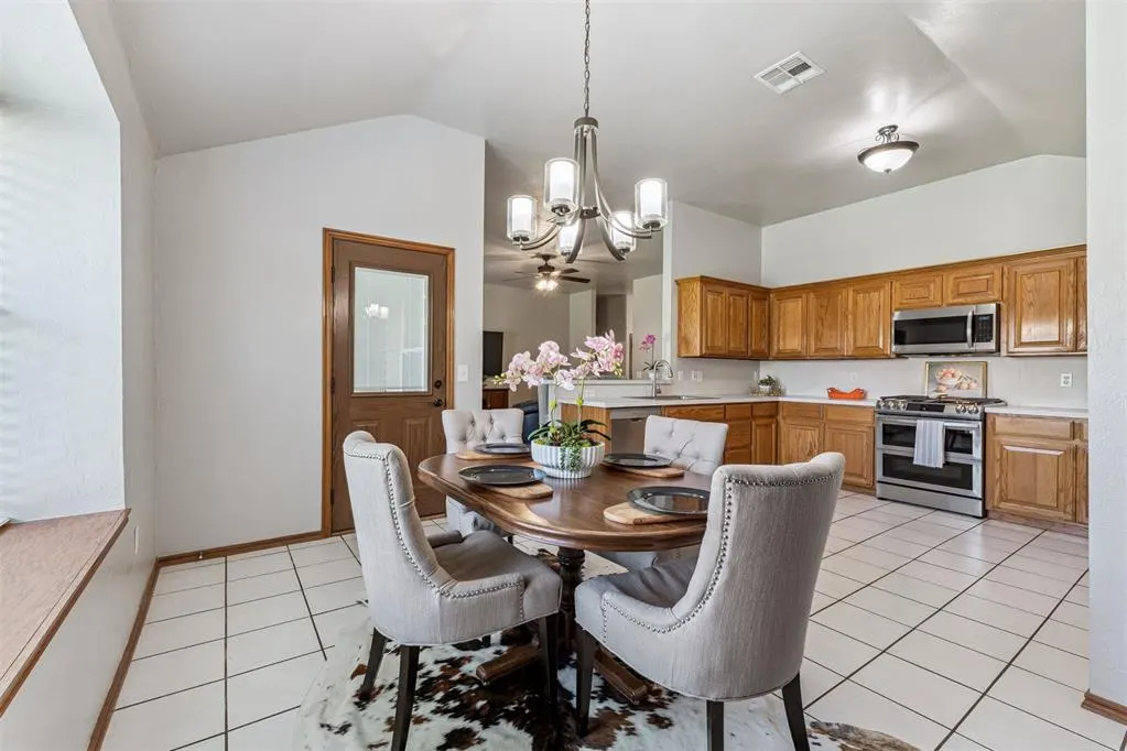 Photo 8 — 2105 Cedar Meadow Lane, Edmond, OK 73003