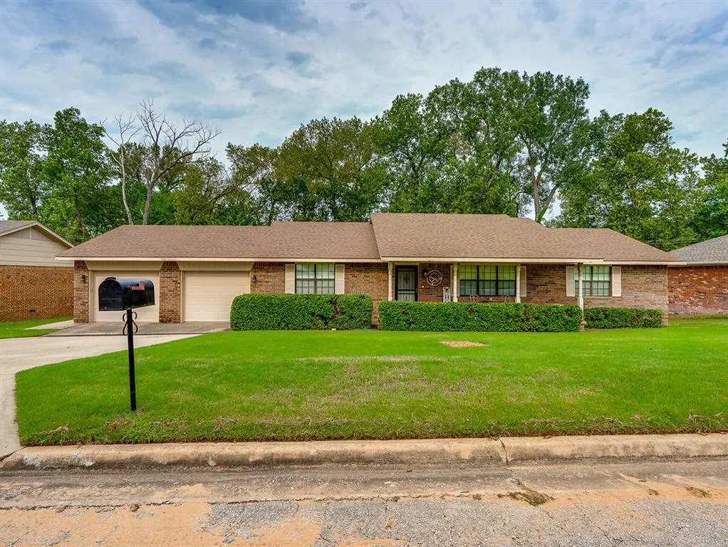 Photo 3 — 401 S 14 Street, Ada, OK 74820
