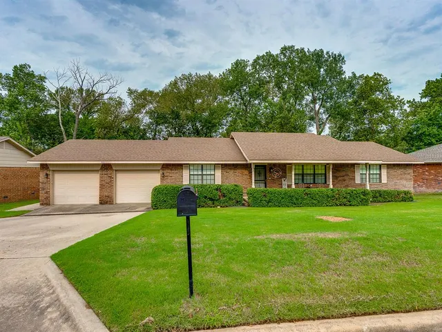 Photo 5 — 401 S 14 Street, Ada, OK 74820