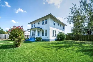 Sold home at 406 W 9th Street