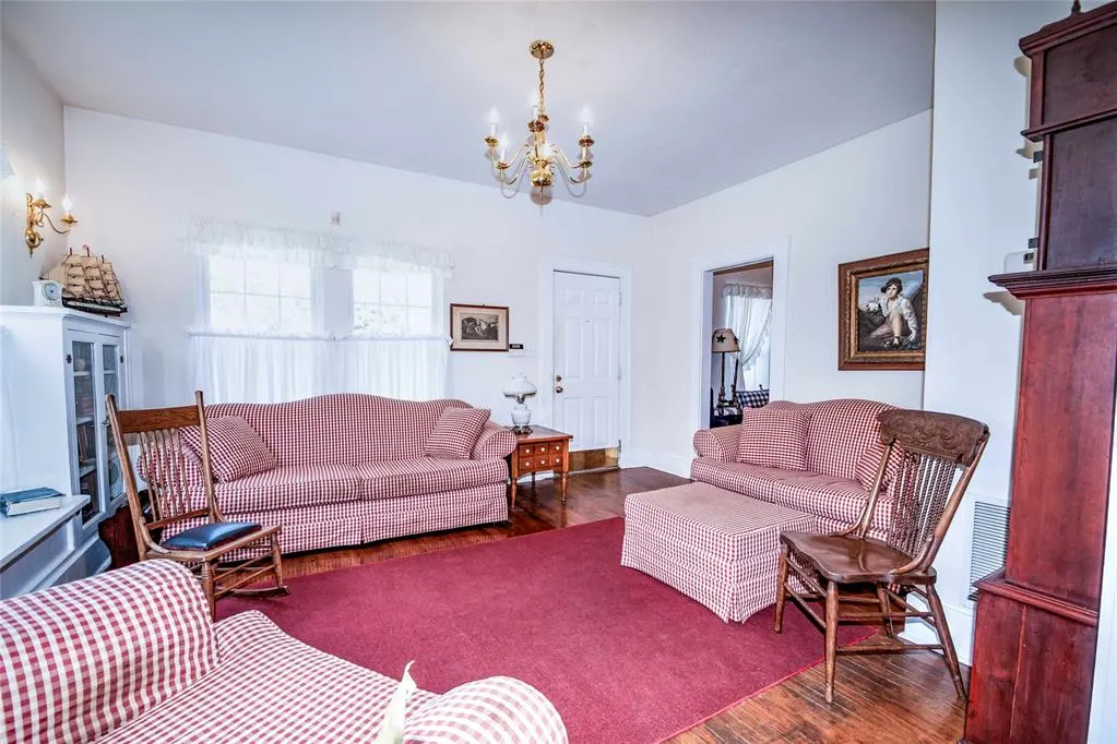 Photo 3 — 406 W 9th Street, Stroud, OK 74079